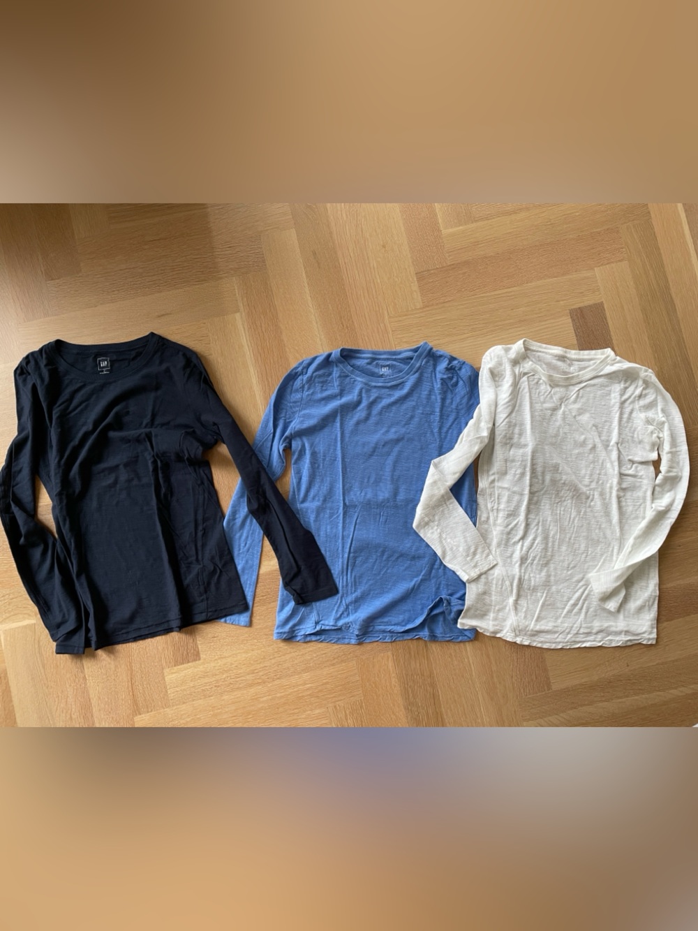 Lot of 3 Gap lightweight long sleeve tshirts size medium